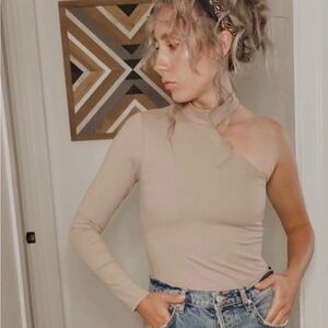 Abercrombie & Fitch One-Shoulder Tan Top